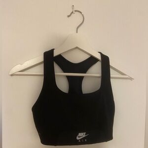 Brassière de sport noire Nike